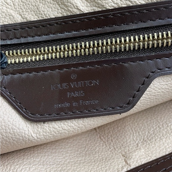 Louis Vuitton Vintage Damier Ebene Bucket

Measured at 13.25' length, 14", 8.25" - Picture 3 of 8